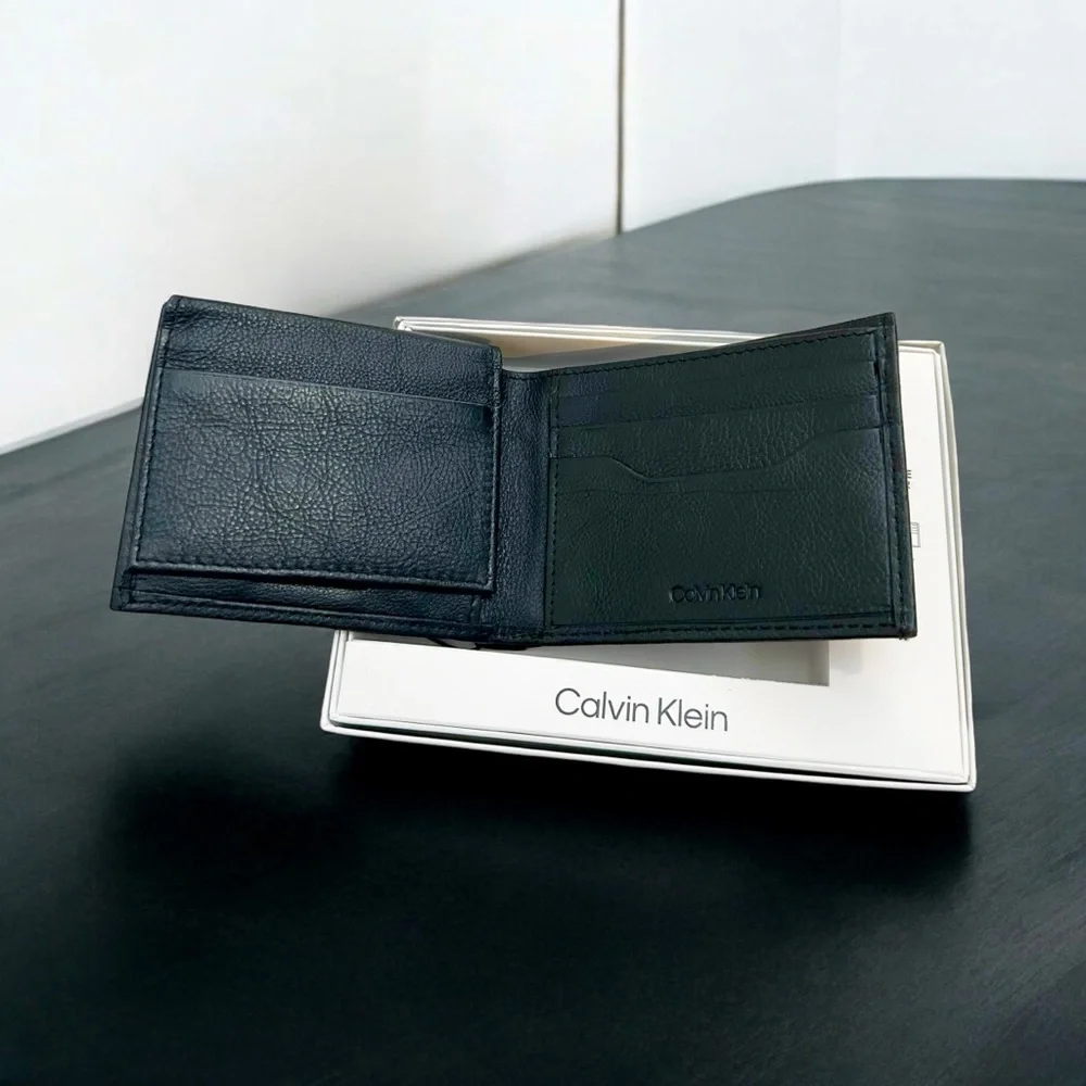 Calvin Klein Men’s Leather RFID Minimalist Bifold Wallet Black Pass Case